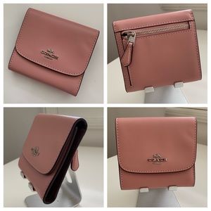 NWOT Coach Trifold Wallet